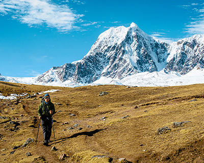 Man walking and behind the Ausangate mountain
