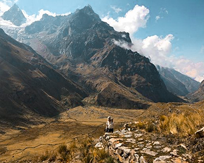 Man climbing the last part of the journey to Inti Punku