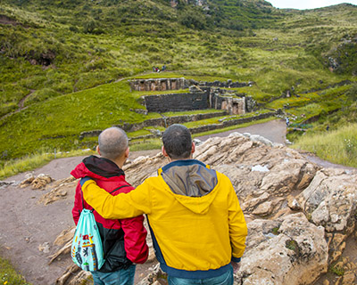 Friends enjoying the Tambomachay canals